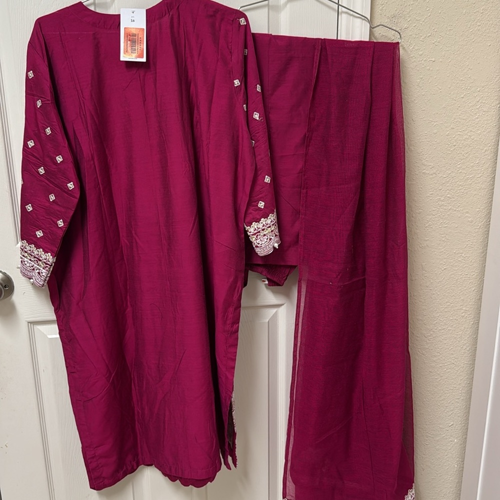 New Pakistani Indian ethnic Elegant burgundy Embroidered shalwar kameez #694 - Picture 9 of 11
